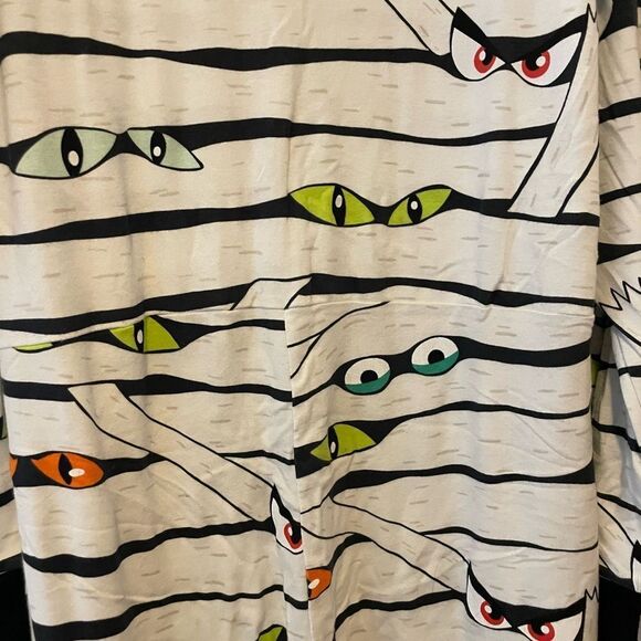 Old Navy Spooky Eyes Set Of Onesie Unisex Pajamas Button Front XL and L TALL - Picture 12 of 16